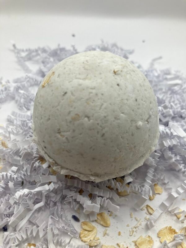 Oatmeal Milk & Honey Bath Bomb - Image 2